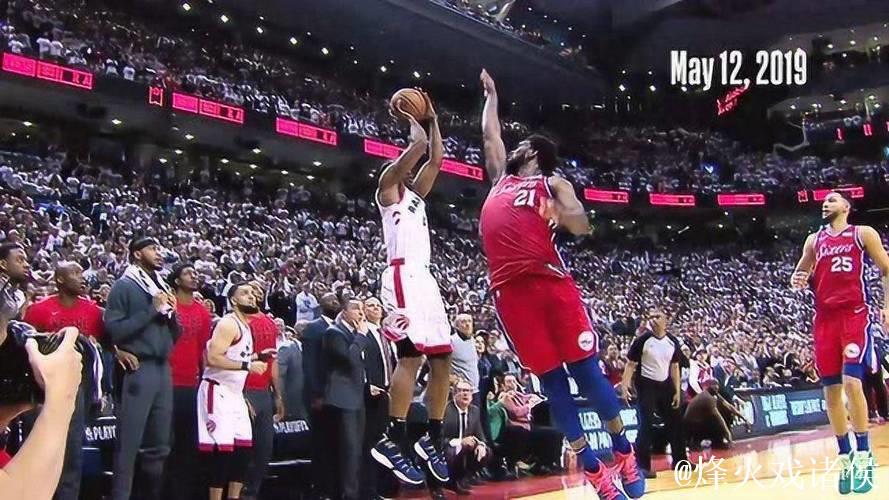 伦纳德穿着黑金色Kawhi4，得到21分4篮板3助攻1抢断