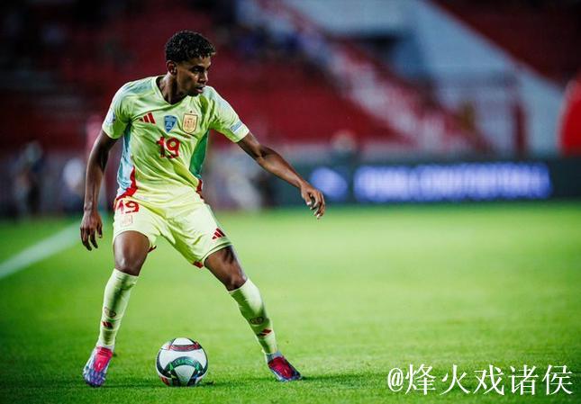 莱万过去15次首发出战法兰克福斩15球，曾两次上